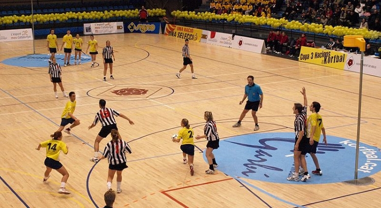 Korfbal game (image by Joan Garcia Wikimedia Commons) 