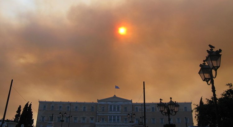 Air pollution Smoke over Sintagma square in Athens Greece (Юкатан, WCC)